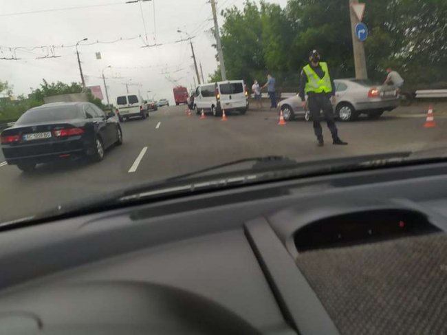 У Луцьку на мосту – аварія. ФОТО