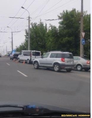 У Луцьку на мосту – аварія. ФОТО