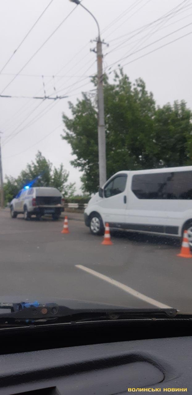 У Луцьку на мосту – аварія. ФОТО