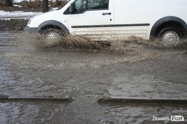 У Луцьку затопило вулицю Ветеранів. ФОТО