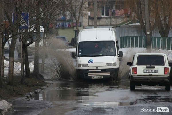 У Луцьку затопило вулицю Ветеранів. ФОТО