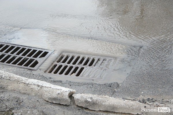 У Луцьку затопило вулицю Ветеранів. ФОТО