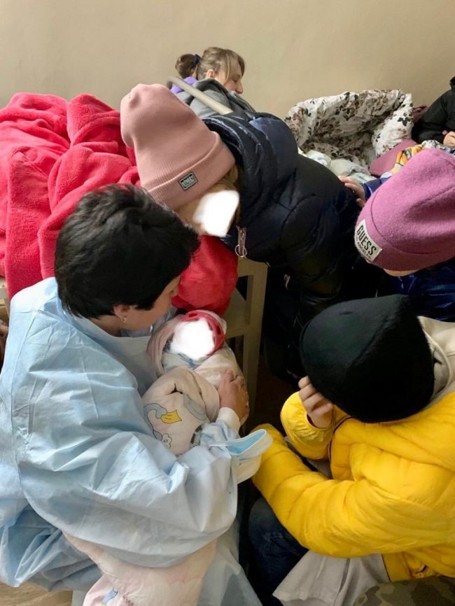 В Україні в бомбосховищах народилися троє дітей