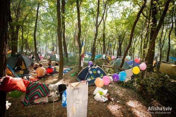 «Мы не хотим воевать. Особенно с вами, друзья», – росіяни на фестивалі «Захід». ФОТО