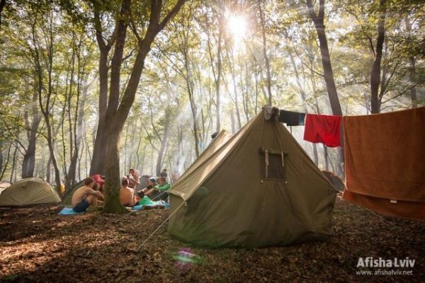 «Мы не хотим воевать. Особенно с вами, друзья», – росіяни на фестивалі «Захід». ФОТО