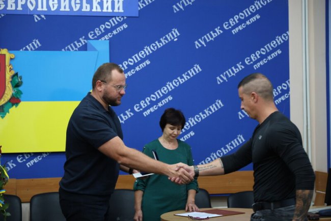 У Луцьку військовим вручили державні нагороди. ФОТО