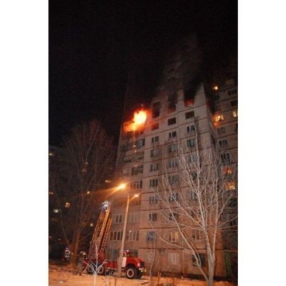 Як горів будинок у Харкові. ФОТО 
