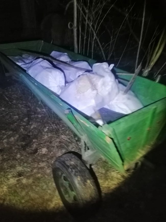 Троє волинян хотіли провезти в Білорусь на підводах 800 кілограмів сала