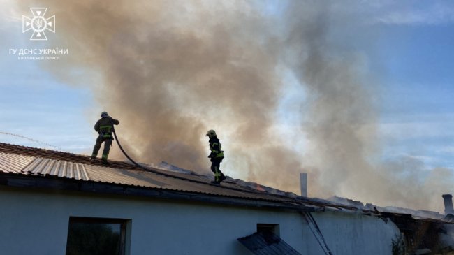 У Луцькому районі горів столярний цех. ФОТО