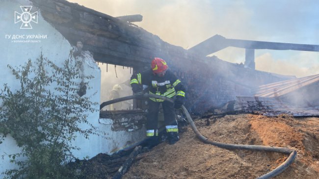 У Луцькому районі горів столярний цех. ФОТО