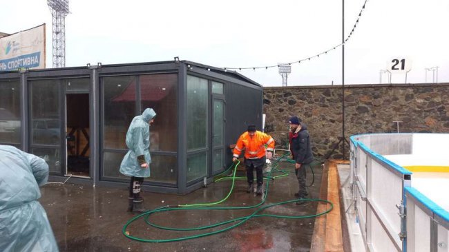 У Луцьку відкриють парк атракціонів і ковзанку. ФОТО