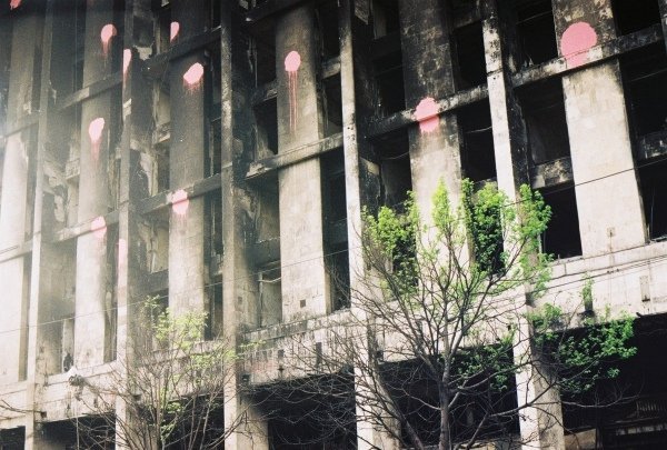 Обгорілий столичний Будинок Профспілок 