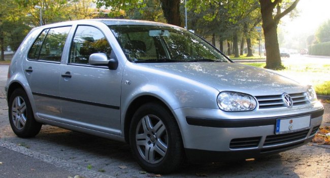  Volkswagen Golf 