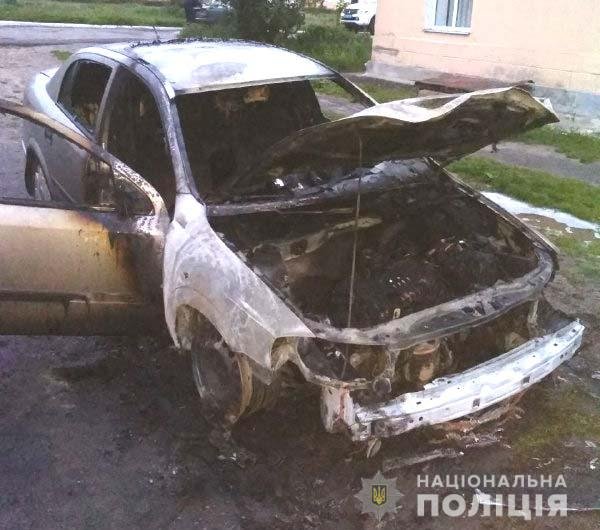 На Рівненщині вночі підприємцю підпалили автівку. ФОТО