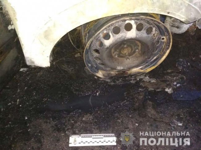 На Рівненщині вночі підприємцю підпалили автівку. ФОТО