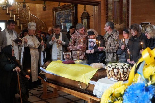 Поліг, рятуючи побратима: на Волині попрощалися з Героєм Володимиром Голядинцем