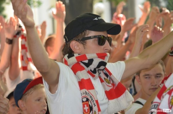 Фанати «Волині» «задимили» центр Луцька. ФОТО