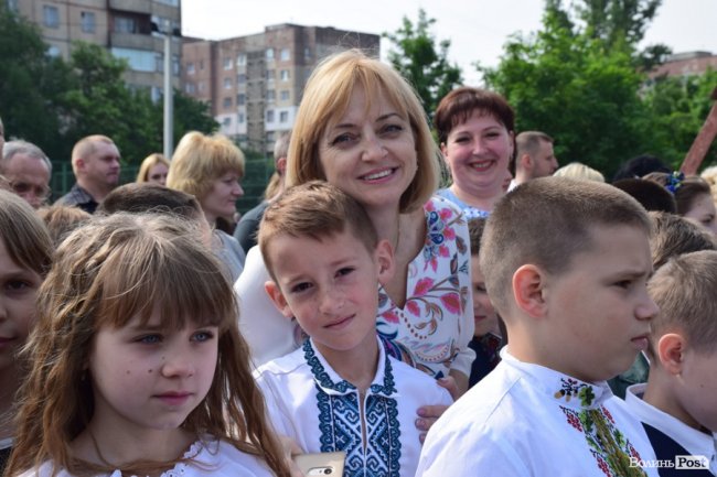 Емоції від драйву до сліз: останній дзвоник у луцькій школі №25. ФОТО