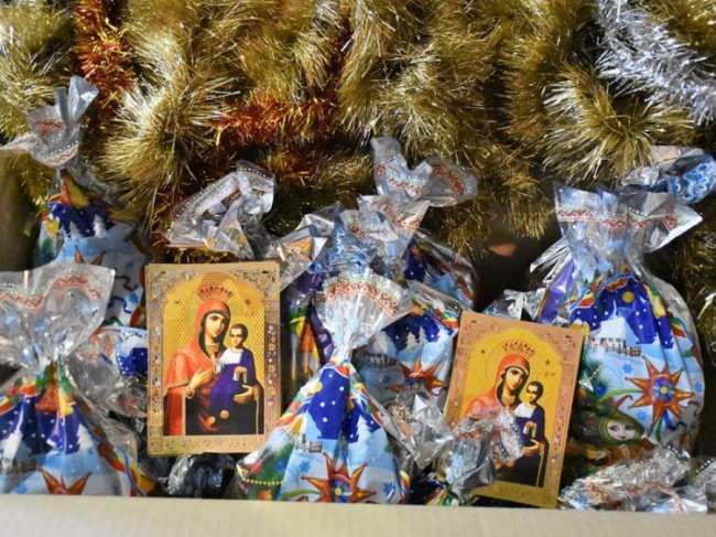 Бійці 14-ої бригади до свята підготували смачні подарунки для діток з Луганщини. ФОТО