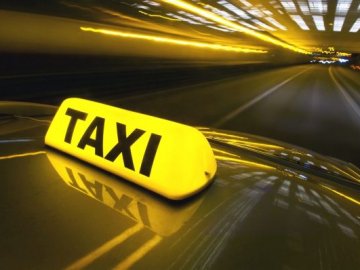 «Нема порядку в місті»: луцькі таксисти обурені відсутністю парковок