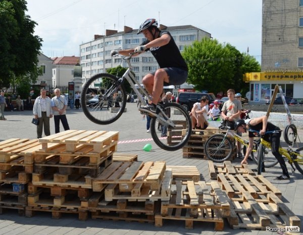 Велодень у Луцьку зібрав більше тисячі людей. ФОТО 