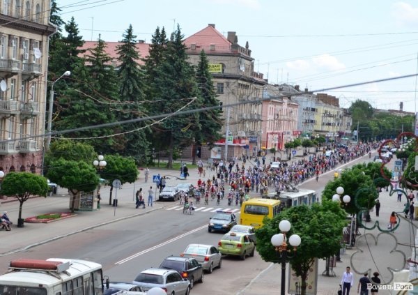 Велодень у Луцьку зібрав більше тисячі людей. ФОТО 