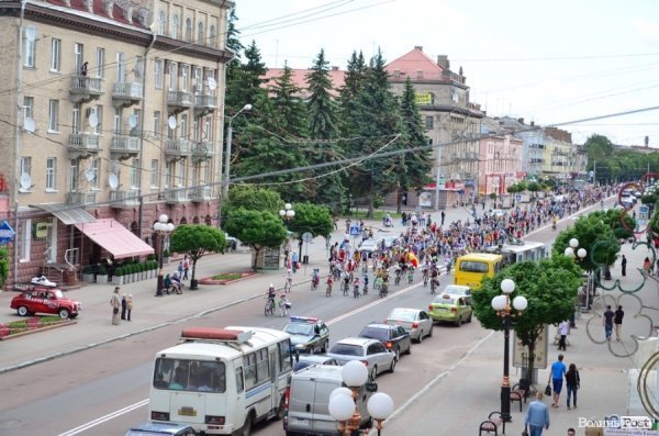 Велодень у Луцьку зібрав більше тисячі людей. ФОТО 