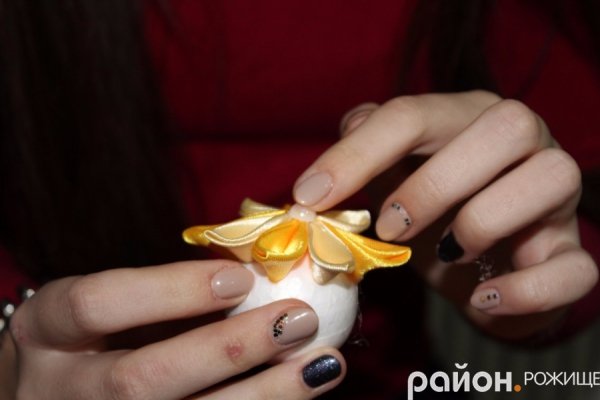 Волинська майстриня показала, як зробити новорічну іграшку власноруч 