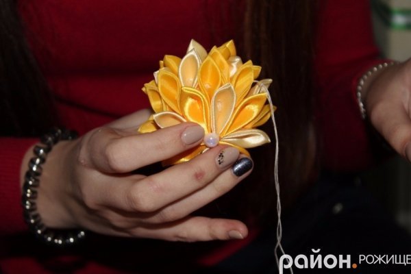 Волинська майстриня показала, як зробити новорічну іграшку власноруч 