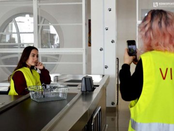 Луцьким школярам показали, як працює великий місцевий завод. ФОТО