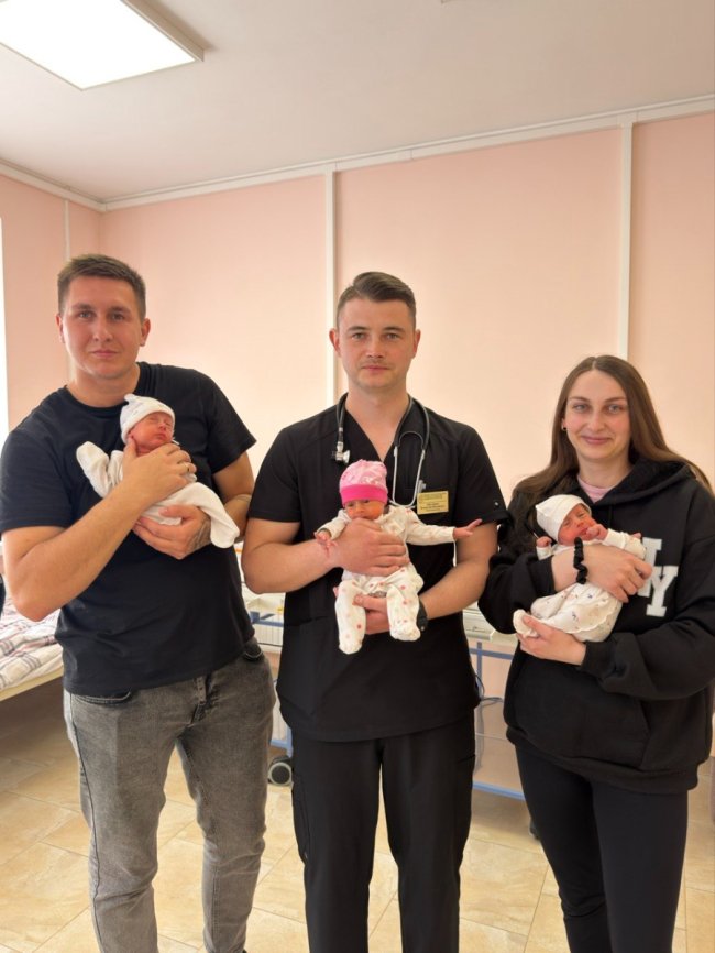 Потрійне щастя: у подружжя на Волині народилися три донечки. ФОТО