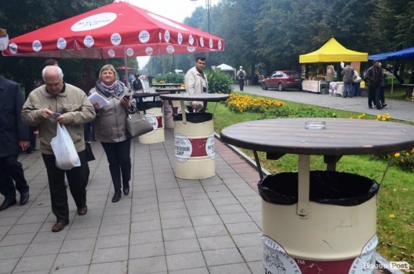 На луцькому «Фестивалі національної кухні» свиню почали пекти ще уночі. ФОТО