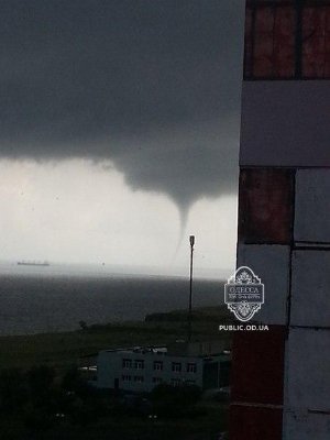 На Одесу насуваються смерчі. ФОТО. ВІДЕО