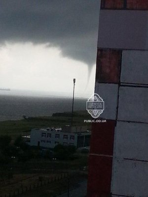 На Одесу насуваються смерчі. ФОТО. ВІДЕО