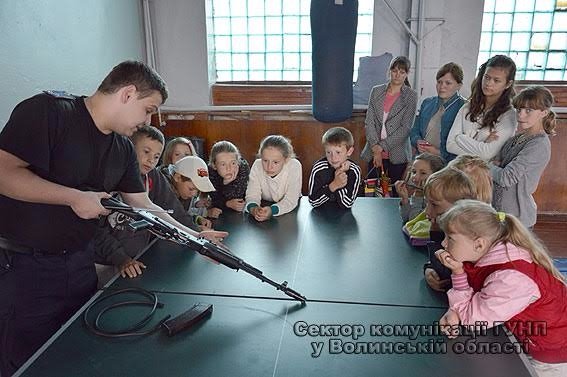 У Нововолинському відділі поліції побували школярі. ФОТО