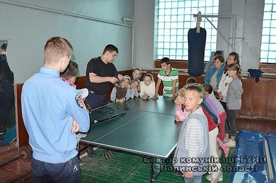 У Нововолинському відділі поліції побували школярі. ФОТО