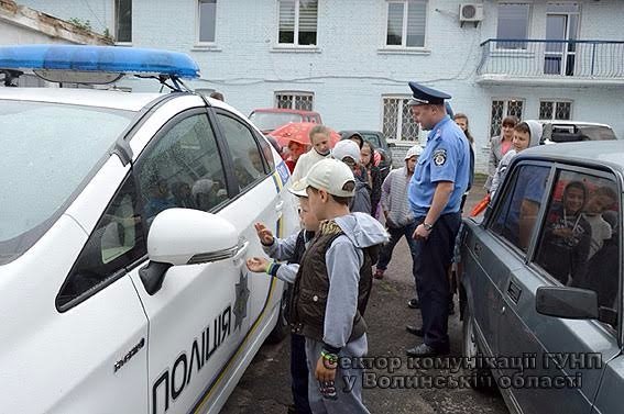 У Нововолинському відділі поліції побували школярі. ФОТО