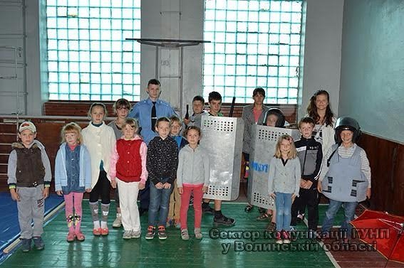 У Нововолинському відділі поліції побували школярі. ФОТО