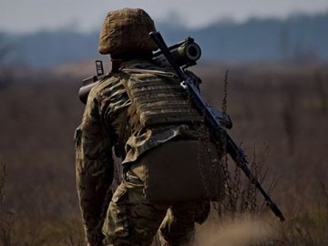 Український військовий три тижні воював з уламком снаряда в хребті. ФОТО