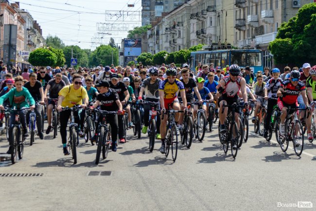 З дітками, собакою та у вишиванках: як лучани провели «Велодень-2019». ФОТО