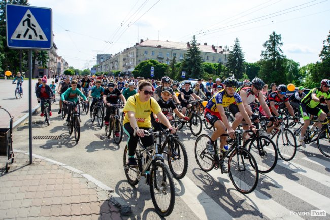 З дітками, собакою та у вишиванках: як лучани провели «Велодень-2019». ФОТО