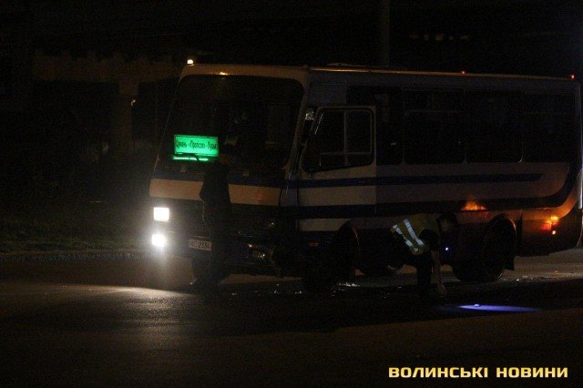 У Луцьку Mercedes не розминувся з автобусом. ФОТО