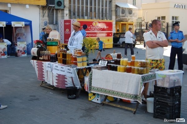 Лучанам дозволили пити пиво у центрі міста. ФОТО
