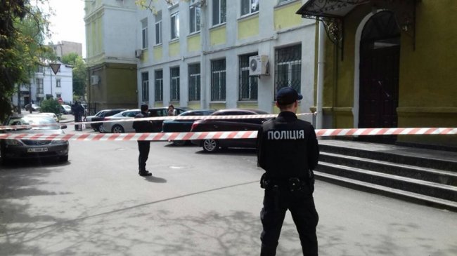 У приймальні прокуратури Волині жінка залишила пакет: чекають вибухотехніків