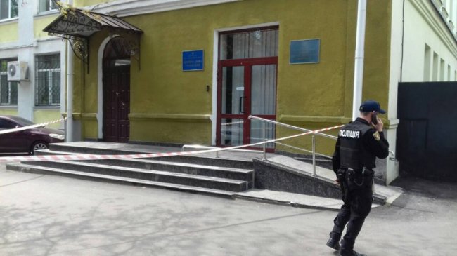 У приймальні прокуратури Волині жінка залишила пакет: чекають вибухотехніків