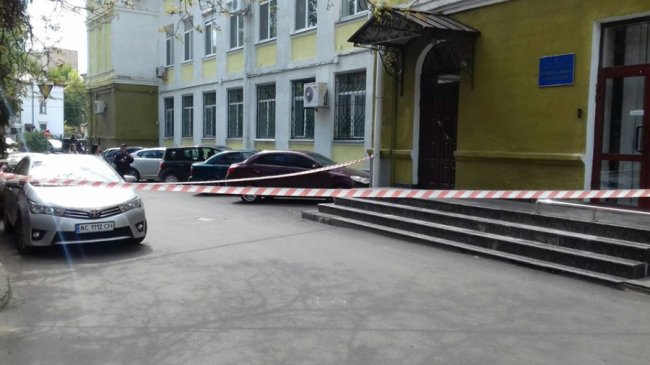 У приймальні прокуратури Волині жінка залишила пакет: чекають вибухотехніків