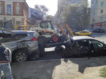 У Дніпрі вантажівка, у якої  відмовили гальма, протаранила 11 автівок