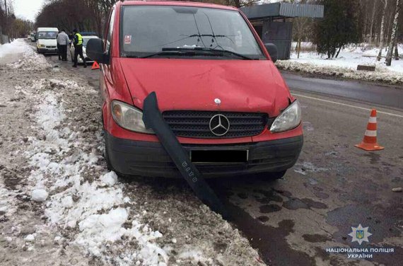 У Луцьку під колеса авто потрапила неповнолітня, дівчина – в реанімації. ФОТО