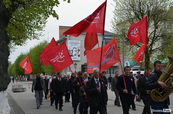 Святкувати «пєрвамай» в Луцьк приїхали комуністи з «Таїланду, Сінгапуру і Бермудів». ФОТО
