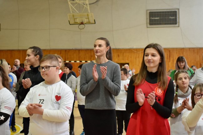 У Луцьку «сонячні діти» встановили рекорд України, танцюючи спортивні танці